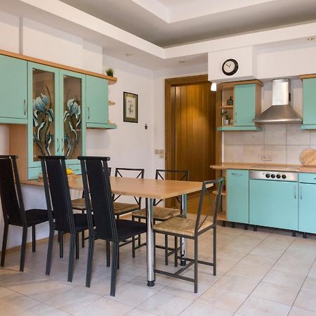 One & Only City Center Apartment Up To 8 Guests Краків Екстер'єр фото